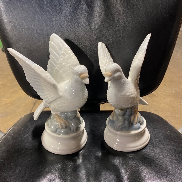 Two 9" Doves Porcelain white nice set of birds - Picture 5 of 9